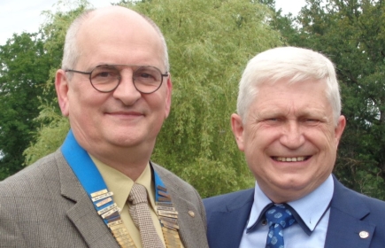 Passation de pouvoirs le 27 juin 2021
Bernard BLANCHART reçoit le collier Rotary de Guy THEATE